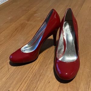 Jessica Simpson Oscar round toe pump